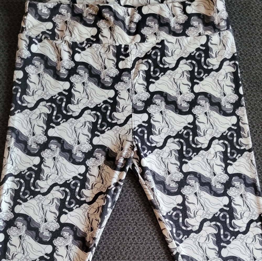 Lularoe Size Tall & Curvy Disney's Princess Jasmine & Raja Black & White legging